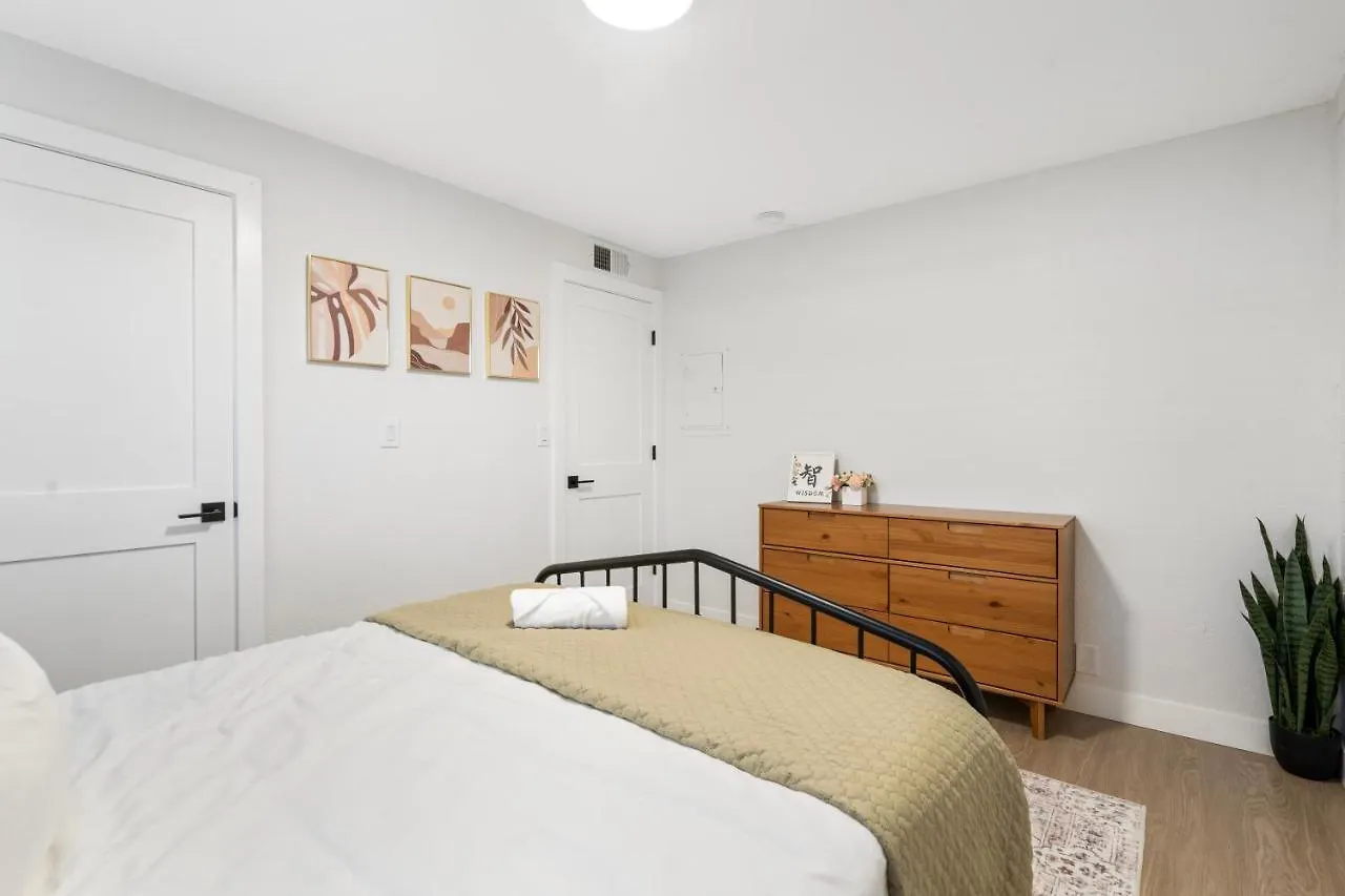 Midtown Bliss With Pool & Sports Use & Laundry & Parking Διαμέρισμα Φοίνιξ